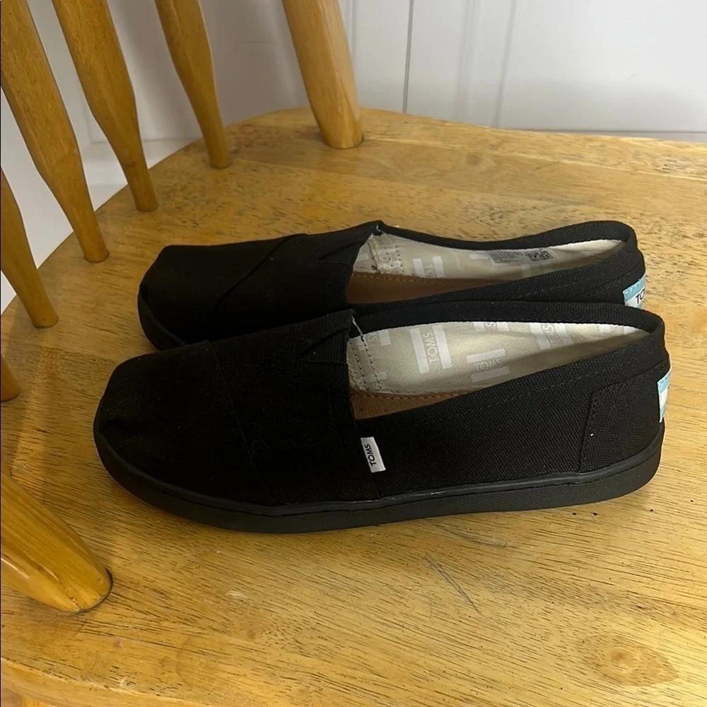 Toms Black Flats Minimalist Slip-On Shoes